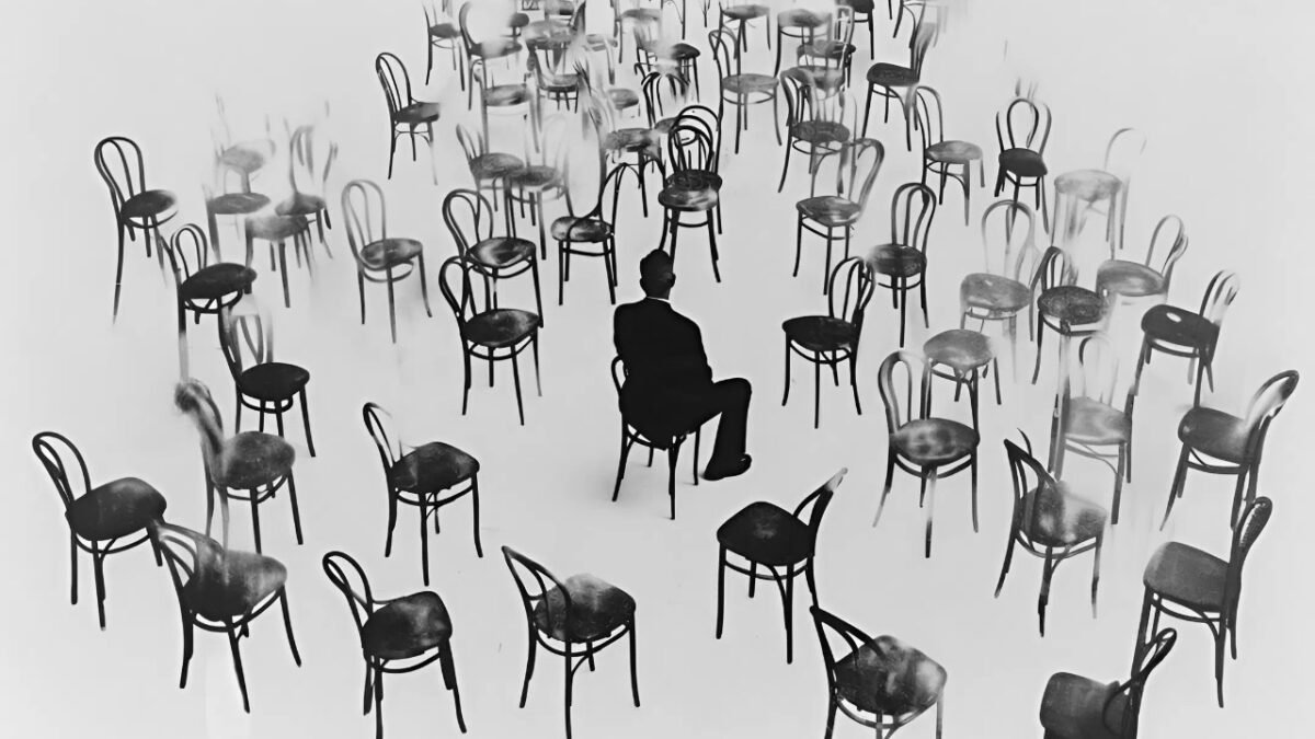 BİR ÖNCEKİ GÜNE GÖRE YİNE KÜÇÜLEBİLİRİM BEN | Yahya Çerkez